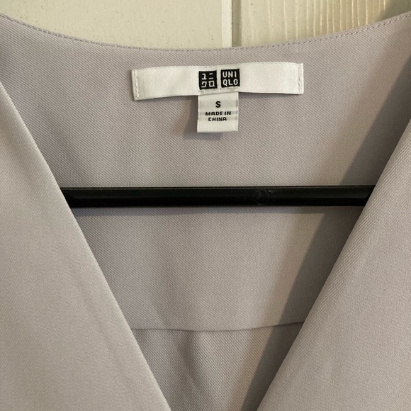 (✨ 3 for $15) Uniqlo grey Vneck blouse - Picture 3 of 3